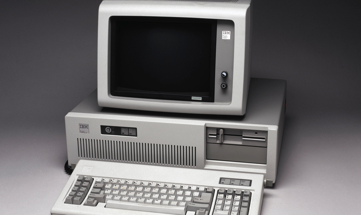 Первый микро. IBM PC at 286. IBM 3 поколение. Четвертое поколение ЭВМ IBM PC. IBM 650 компьютер.