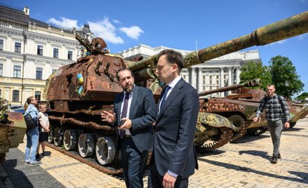 Minister finansów i gospodarki Andrzej Domański i charge d'affaires RP na Ukrainie Piotr Łukasiewicz