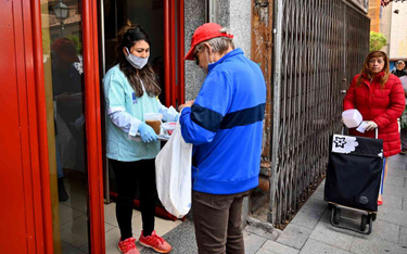 Hiszpania: Rośnie dobowa liczba zgonów wywołanych przez wirusa