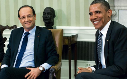 Francois Hollande (z lewej), dla którego był to debiut w roli przywódcy Francji na szczycie G8, tak 