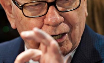 Warren Buffett, główny udziałowiec wehikułu inwestycyjne-go Berkshire Hathaway Fot. bloomberg