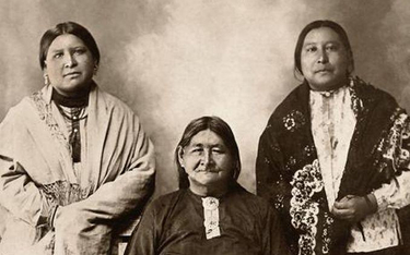 Rodzina Indian z plemienia Osagów. Od lewej Anna, która została zamordowana w tajemniczych okoliczno