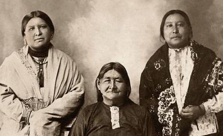 Rodzina Indian z plemienia Osagów. Od lewej Anna, która została zamordowana w tajemniczych okoliczno