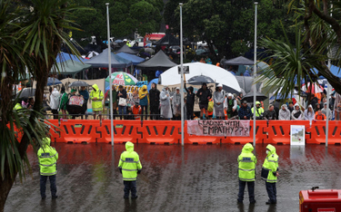 Protestujący przed parlamentem Nowej Zelandii