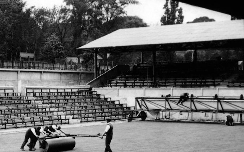 Walec przez 60 lat służył do ugniatania trawy na kortach Wimbledonu.