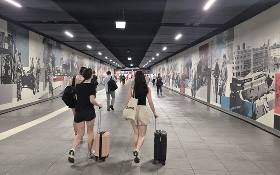 Pasażerowie na stacji Warszawa Gdańska mogą korzystać z nowego tunelu o długości 180 metrów