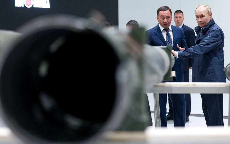 Władimir Putin podczas wizyty w zakładach Motowilicha w Permie.