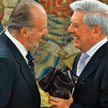 Król Juan Carlos nadał szlachectwo między innymi nobliście Mario Vargasowi Llosie
