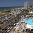 W Tel Awiwie można odpocząć na plaży i można to miasto wykorzystać jako punkt startu do zwiedzania c