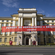Dzisiejszy protest Greenpeace, banner na budynku KPRM.