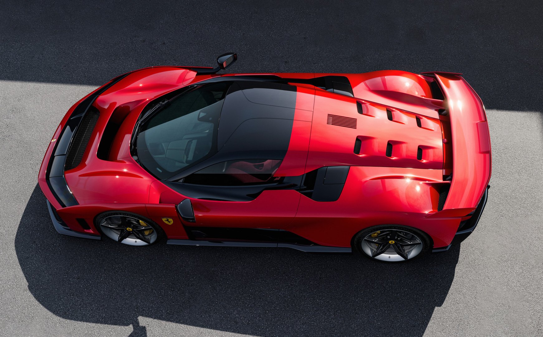 Ferrari przyspiesza: pięć premier w 2026 roku i rekordowe premie dla pracowników