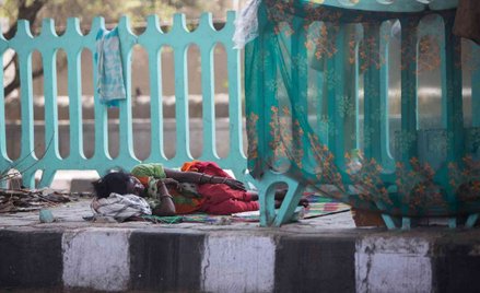 Indie: Epidemia w natarciu. Rekordowy wzrost liczby zakażeń