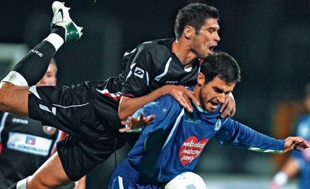 Piotr Piechniak (z lewej) wygrywał z Groclinem, zwycięża z Polonią