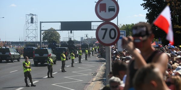 4 tysiące żołnierzy, ponad 300 jednostek sprzętu. Wojskowa parada w dniu Święta Wojska Polskiego
