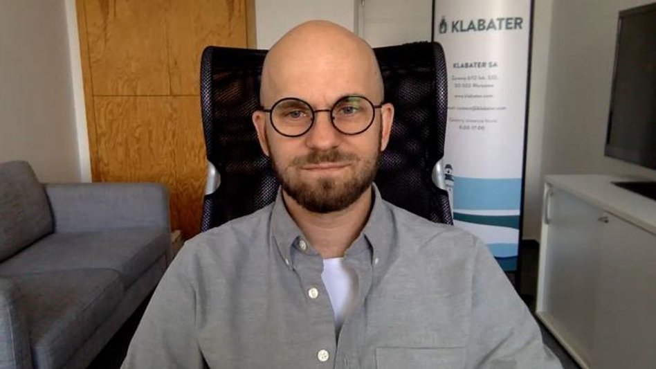 Michał Gembicki, członek zarządu Klabatera, który tworzy, wydaje, adaptuje gry na PC, PlayStation, X