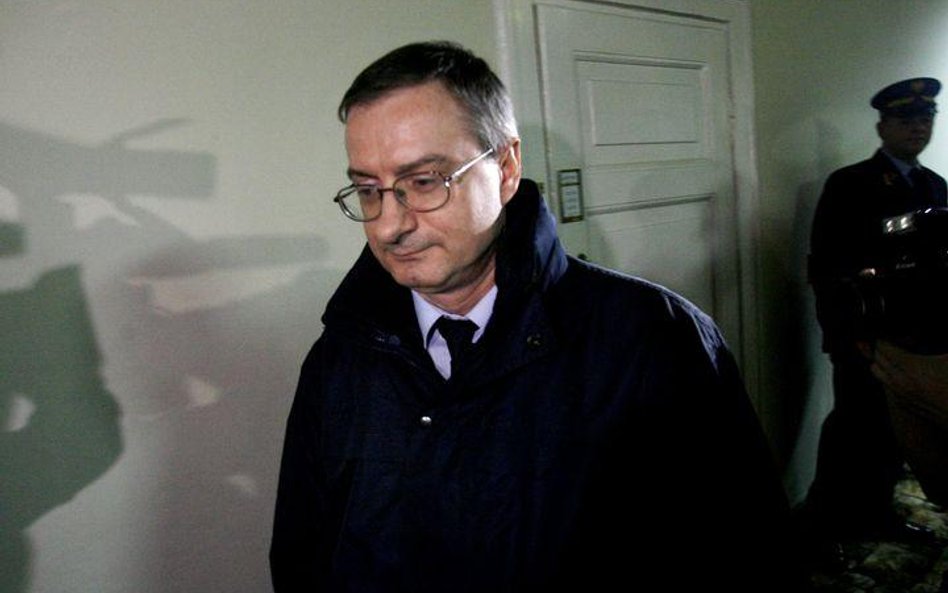 Szef ABW pytany w prokuraturze o to, czy płk Tobiasz jest współpracownikiem Agencjim zasłonił się ta