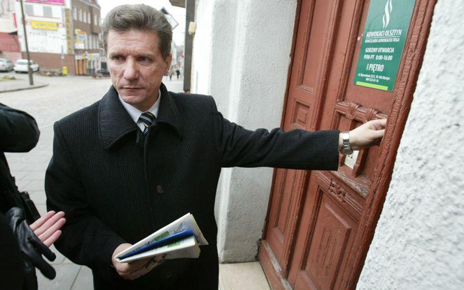 Po ujawnieniu afery w intencji Czesława Małkowskiego modlono się w kościele. Prezydentowi nie pomogł