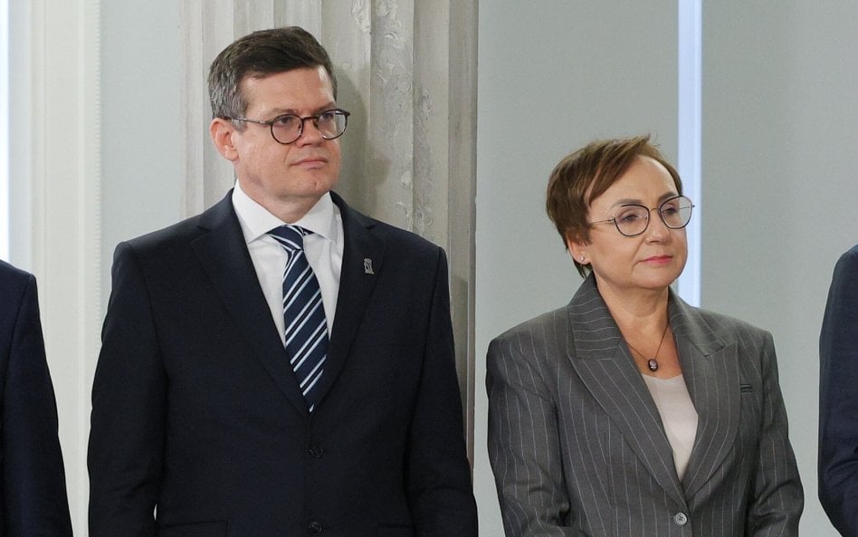 Wybrani przez Sejm sędziowie TK Krystian Markiewicz i Anna Korwin-Piotrowska podczas ślubowania w Se