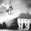 Płonący Zamek Królewski po bombardowaniach 17 września 1939 r.