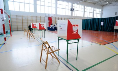 Kto zyska, a kto straci na zmianie liczby mandatów w okręgach do Sejmu? Wyliczenia Jarosława Flisa