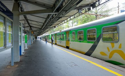 Pomógł wynieść wózek z pociągu, stracił nogi. Prokuratura postawiła zarzuty