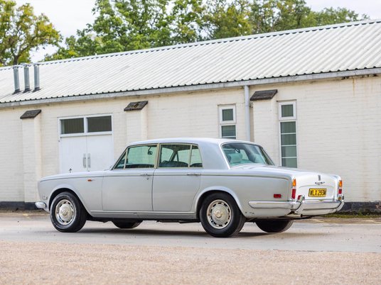 Ponad dekadę limuzyna woziła Freddiego Mercury’ego.