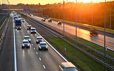 Ministerstwo Infrastruktury chce karać za zbyt małe odstępy między autami na najszybszych drogach
