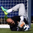 Kiraly: Człowiek w szarym dresie