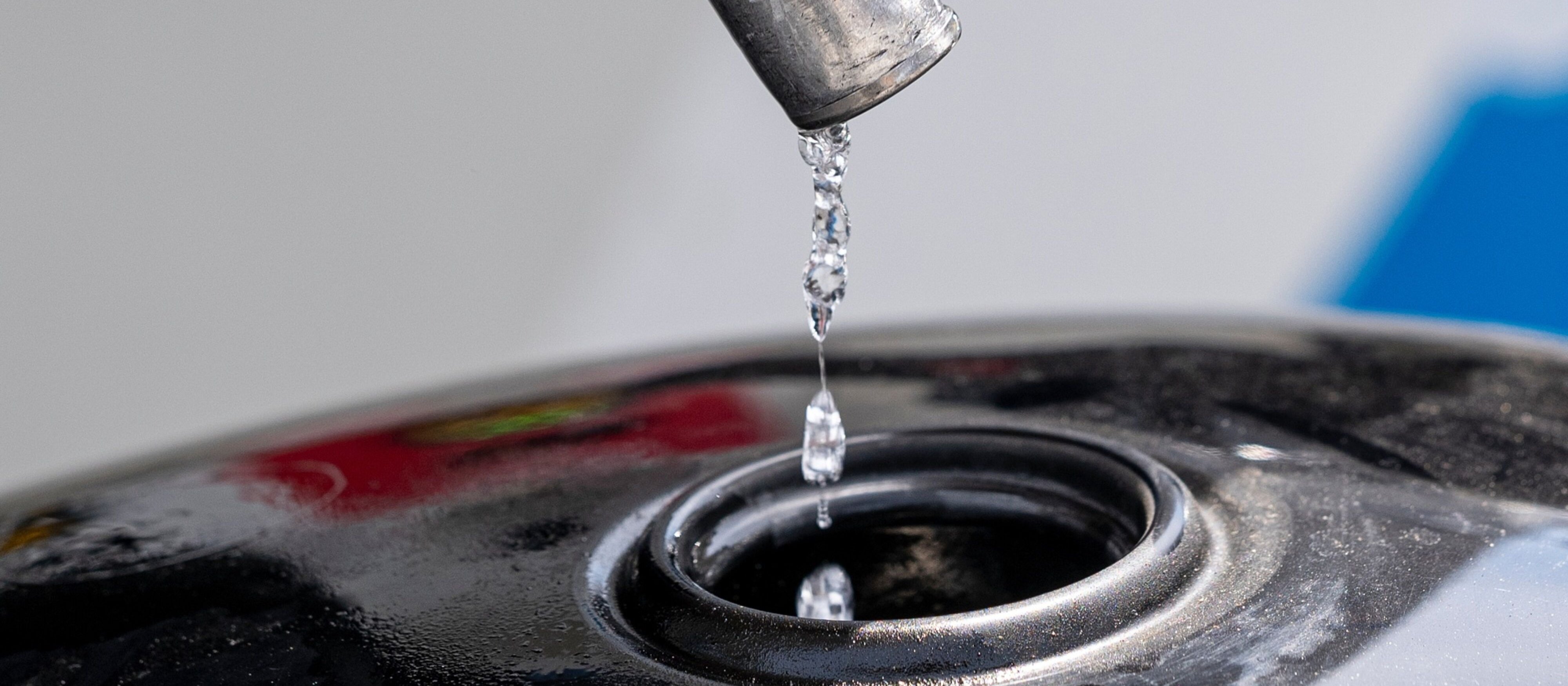 Nowe sankcje zabolą Rosjan. Ropa w górę. Co z cenami paliw w Polsce?