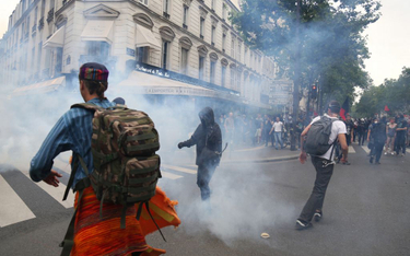Francuzi protestują przeciwko "brutalnej polityce" Macrona