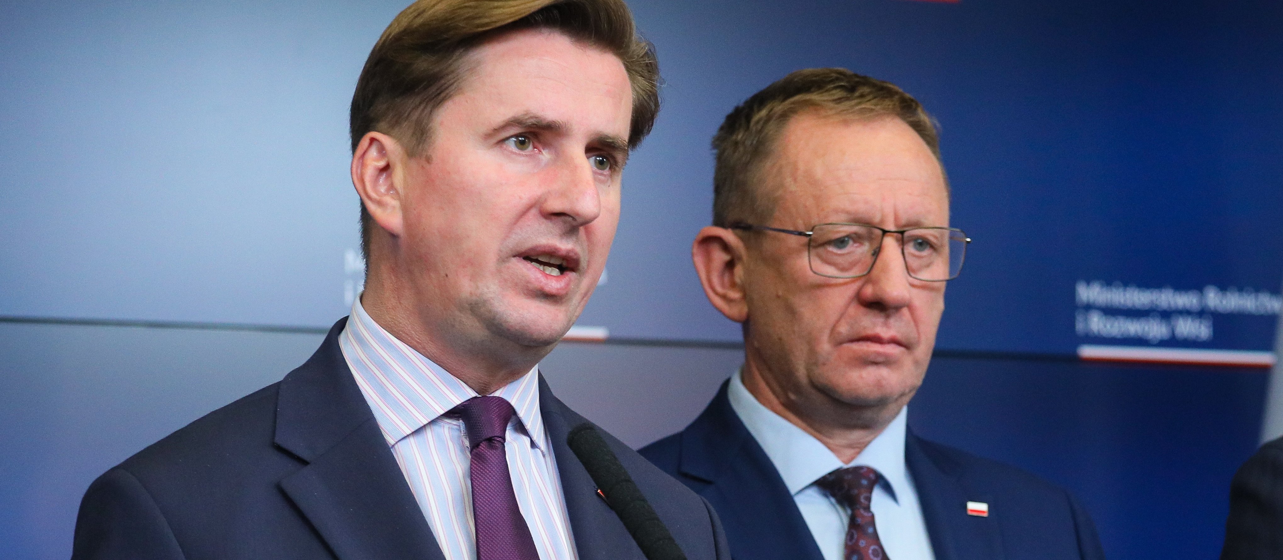 Dwaj posłowie PIS zawieszeni „decyzją Jarosława Kaczyńskiego”. W tle sprawa gruntu