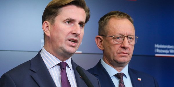 Dwaj posłowie PIS zawieszeni „decyzją Jarosława Kaczyńskiego”. W tle sprawa gruntu