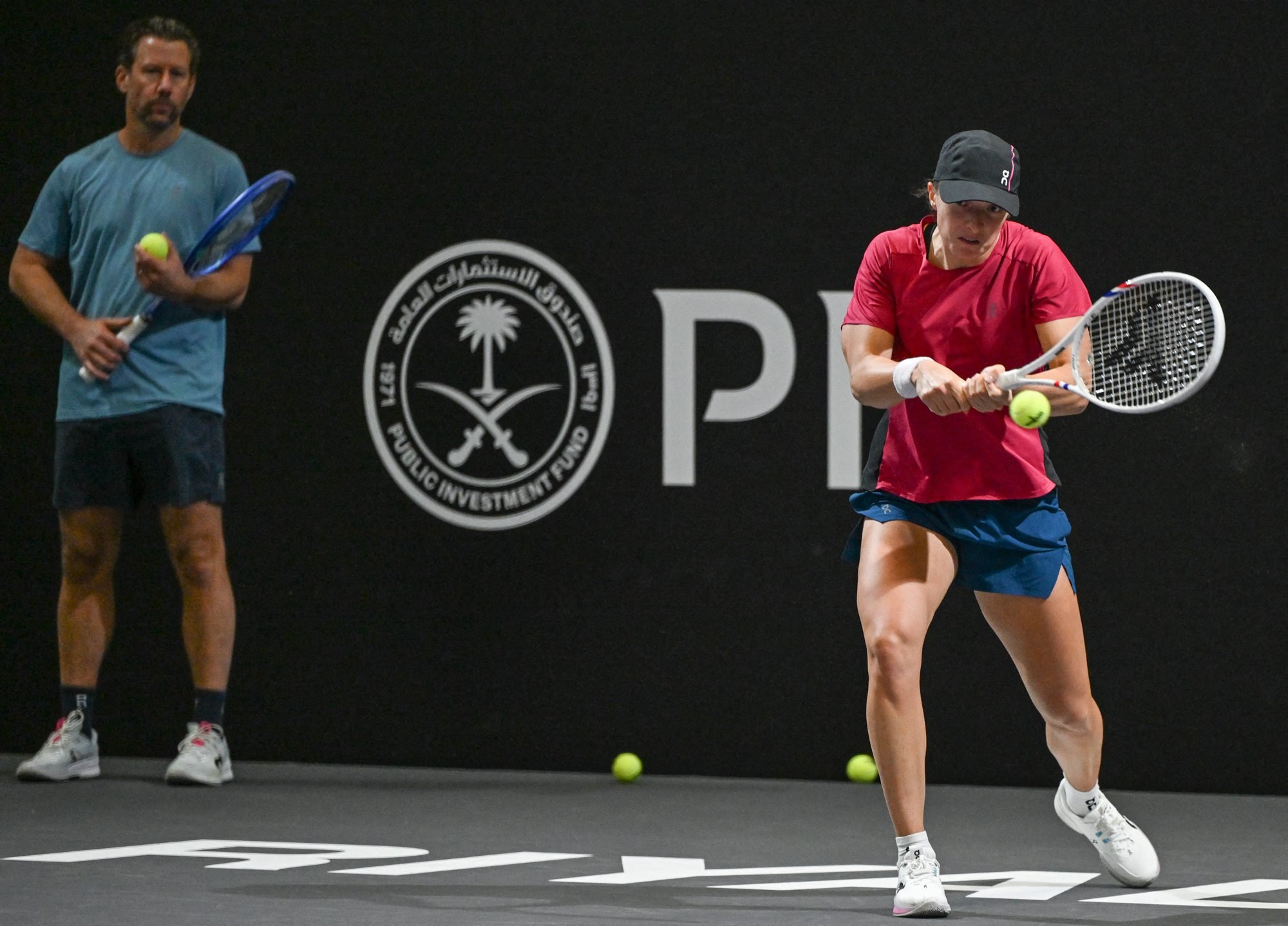 Praca w blasku sław, w blichtrze. Cudowne życie trenera tenisa to tylko pozory