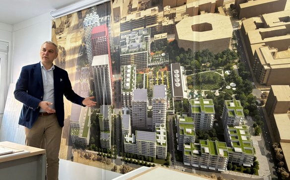 Dawid Wrona, członek zarządu Archicom, zaprezentował wizję Superkwartału Towarowa 22