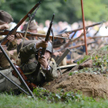 Główną atrakcją pikniku militarnego we wsi Ociesęki w gminie Raków jest inscenizacja bitwy pod Broni