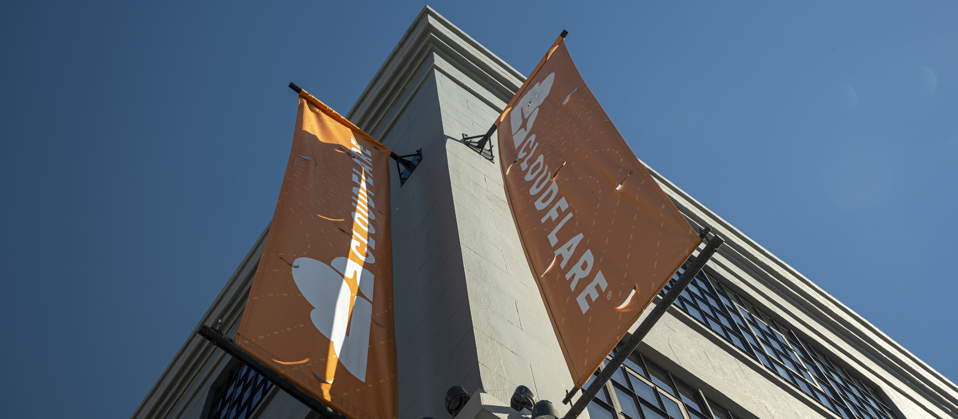 Globalna awaria internetu uderza w polskie serwisy