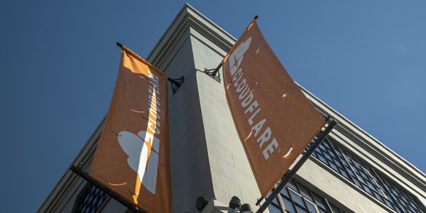 Globalna awaria internetu uderza w polskie serwisy