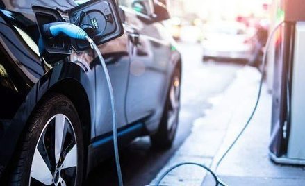 Koniec z darmowym prądem do aut. Ile wyniosą opłaty?