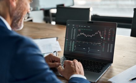 Uprawnienia członka rady nadzorczej delegowanego do zarządu spółki akcyjnej