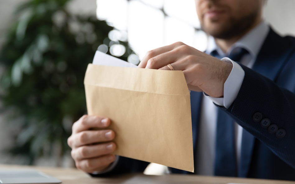 Na czym polega zasada czynnego udziału w postępowaniu