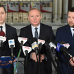 Posłowie PO: Cezary Tomczyk (L), Czesław Mroczek (C) i Marcin Kierwiński (P) podczas konferencji pra