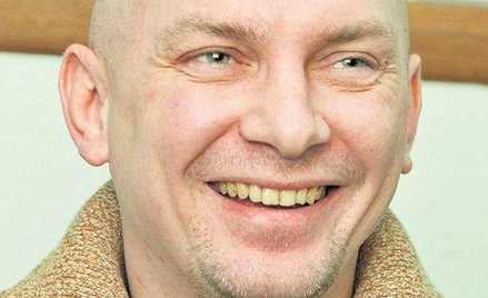 Maciej Niebrzydowski, reprezentujący Elżbietę Sjoeblom.