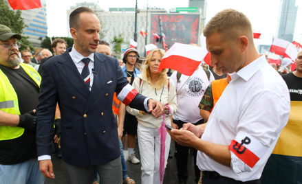 Robert Bąkiewicz (z prawej, obok wiceminister rolnictwa Janusz Kowalski, SP) nie ukrywa, że zamierza