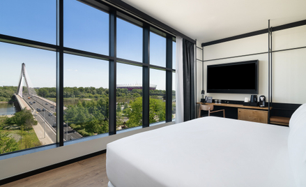 Barceló Hotel Powiśle stoi w kompleksie Elektrowni Powiśle od strony rzeki