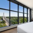 Barceló Hotel Powiśle stoi w kompleksie Elektrowni Powiśle od strony rzeki