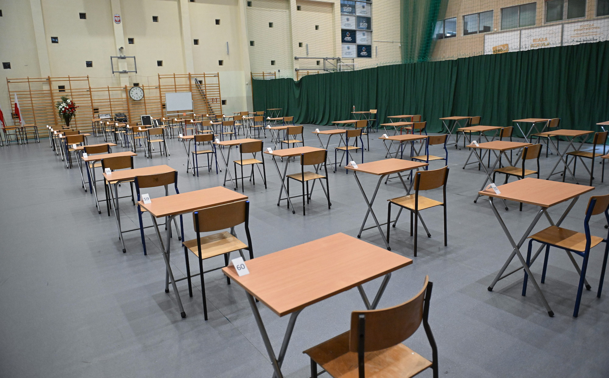 Ćwiek-Świdecka: Egzaminy maturalne powinny odbywać się poza szkołami