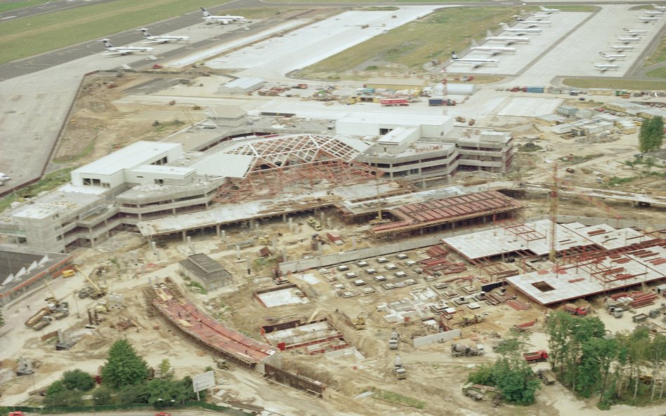 Port Lotniczy Okęcie wchodzi w okres zmian. Na pierwszym planie budowa Terminala 1, tzw. buraczkoweg