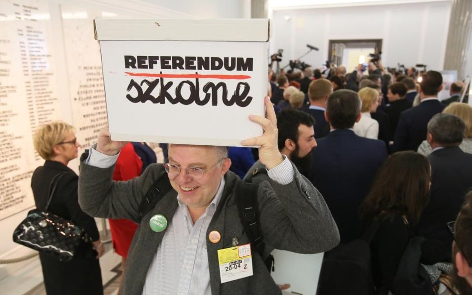 Kłopot PiS z referendum dotyczącym reformy edukacji