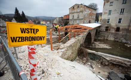 Zniszczony podczas powodzi most Złotostocki w Lądku Zdroju