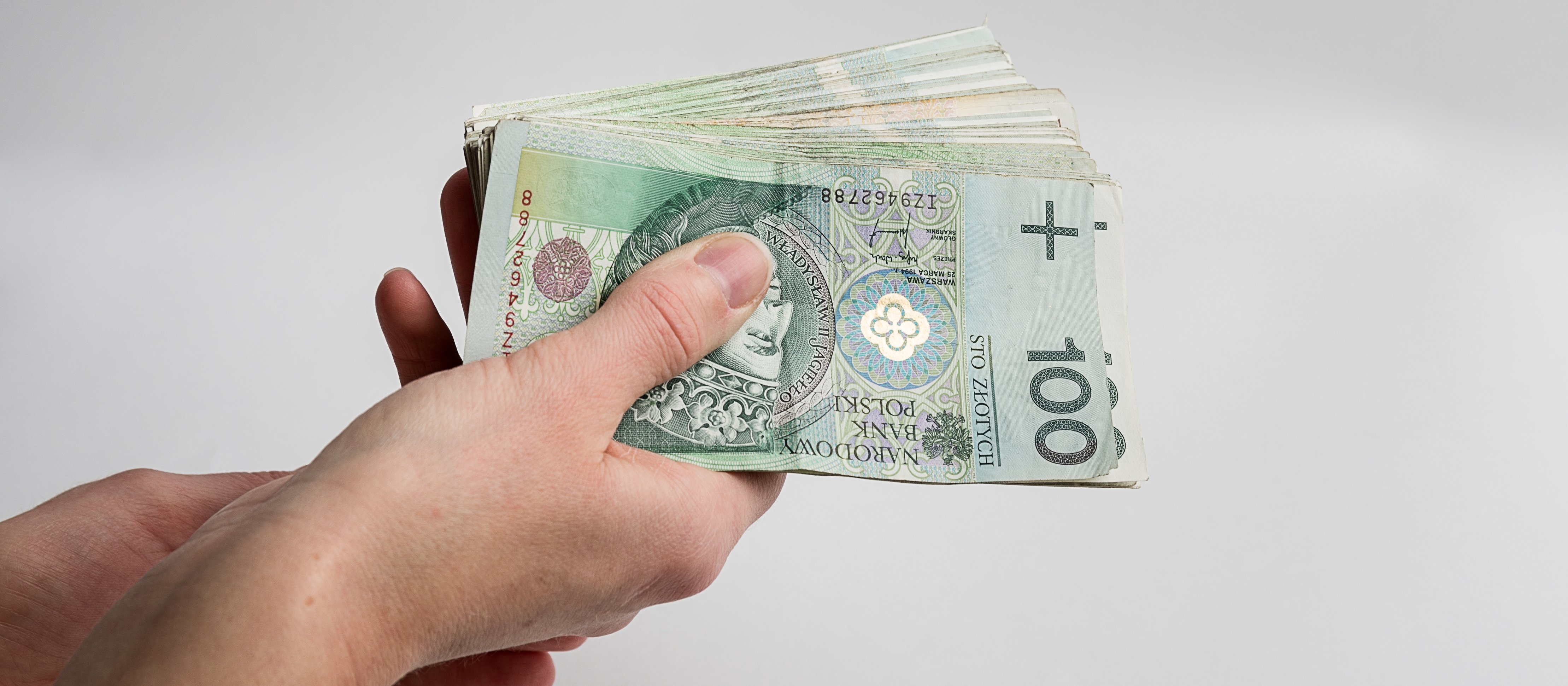 Złoty stabilny w oczekiwaniu na RPP